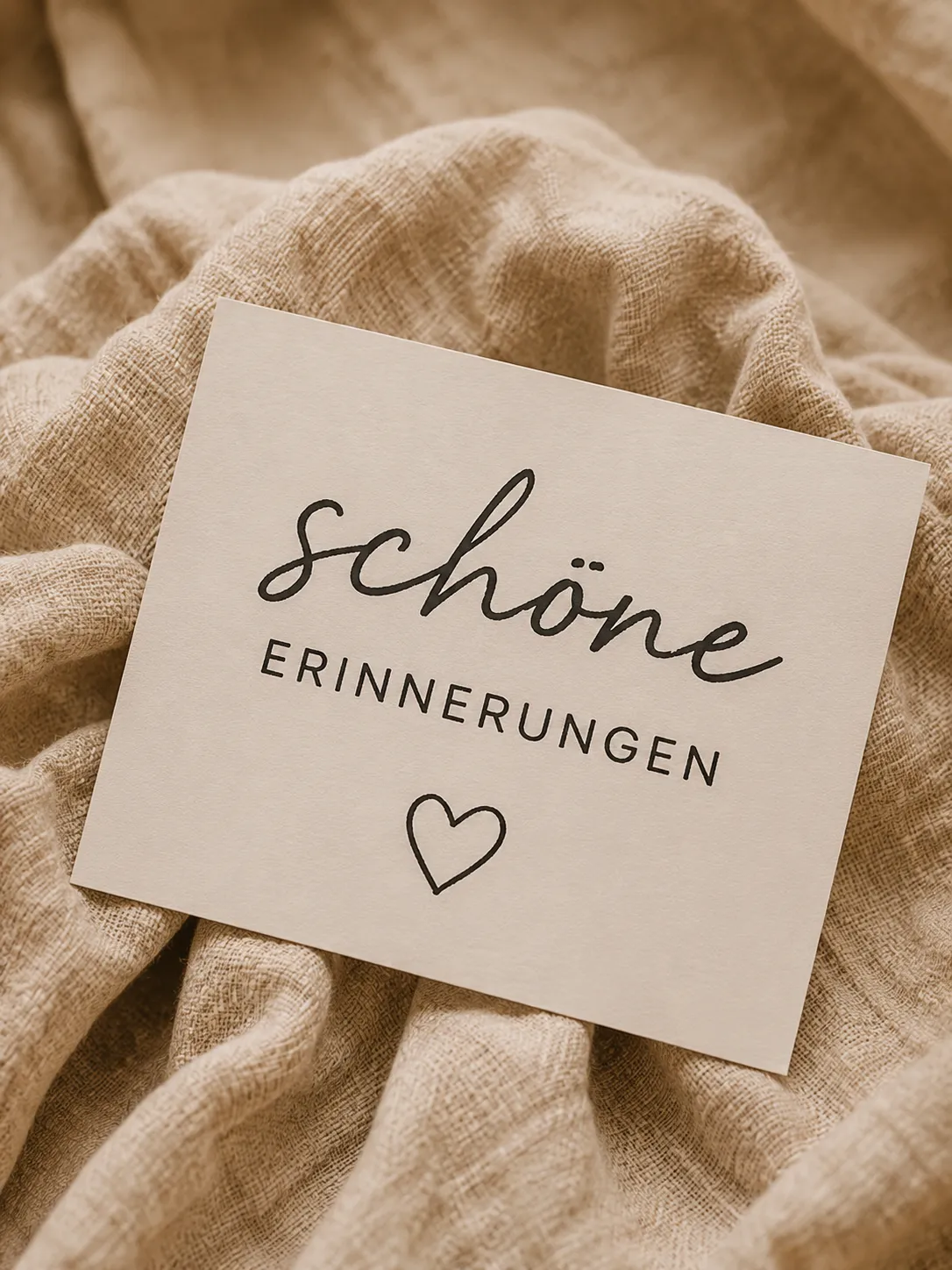 Karte mit schönen Erinnerungen auf Leinenstoff.